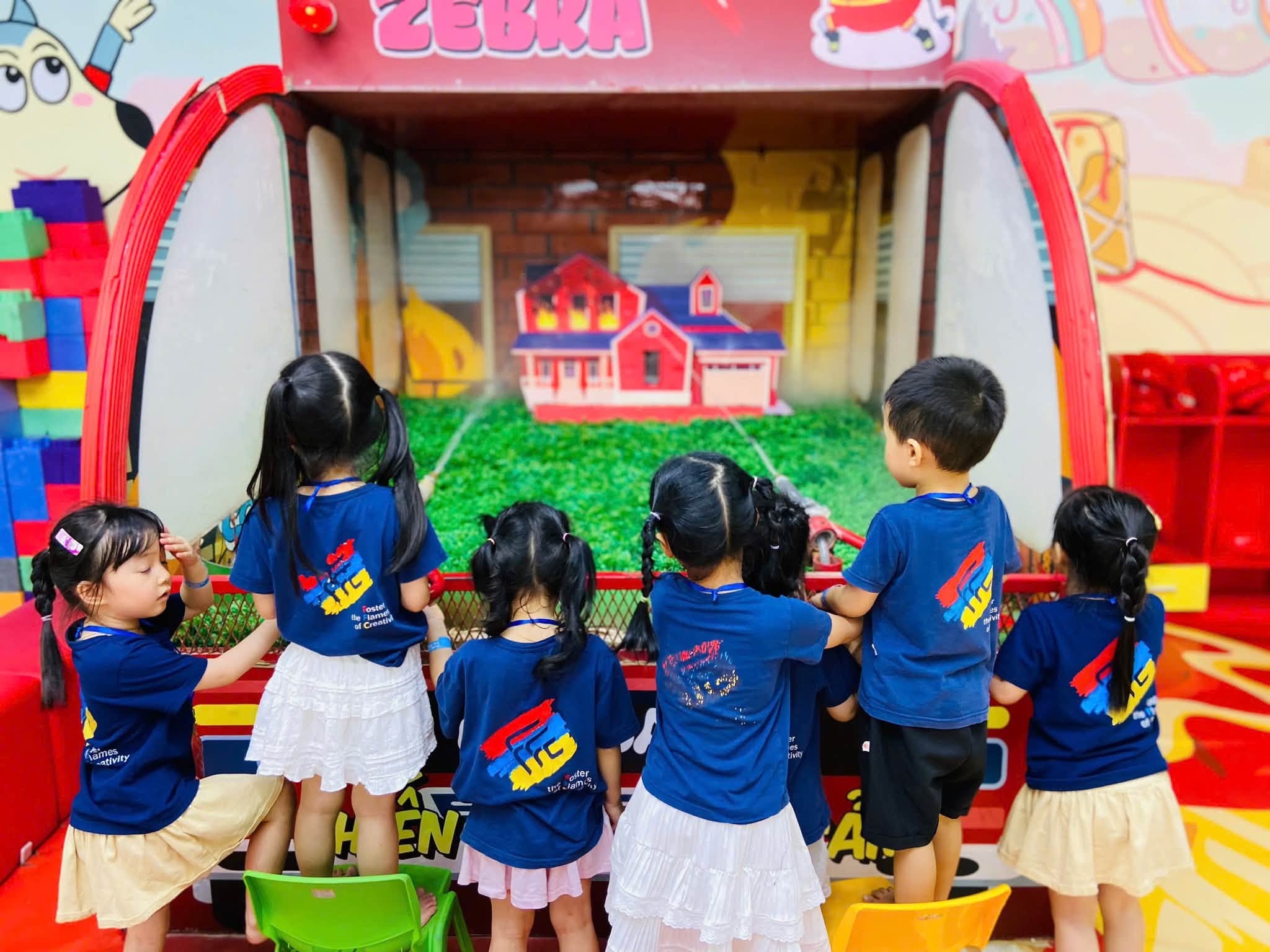 Các bé Mầm non FBK hào hứng với trò chơi trải nghiệm tại Wolfoo World
