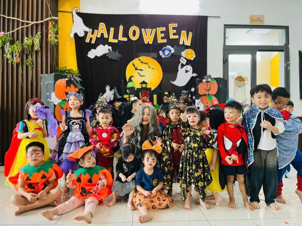 Halloween Rộn Ràng Tại Mầm Non FBK – Ong Sáng Tạo!