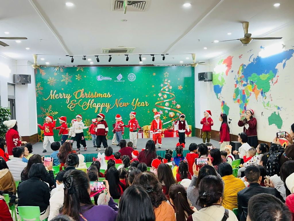 Lễ Hội Giáng Sinh 2024: Hành Trình Yêu Thương của Các Cô Giáo Mầm Non FBK