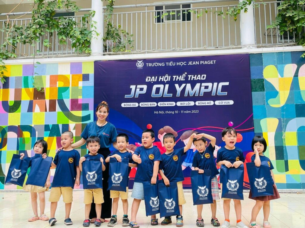 Theo chân bé nhà Ong đến thăm trường Jean Piaget (JP)
